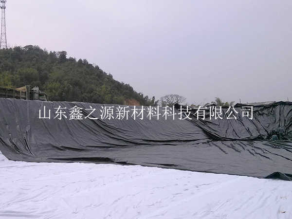 糙面養(yǎng)殖防滲膜鋪設(shè)過程中有哪些注意事項(xiàng)？