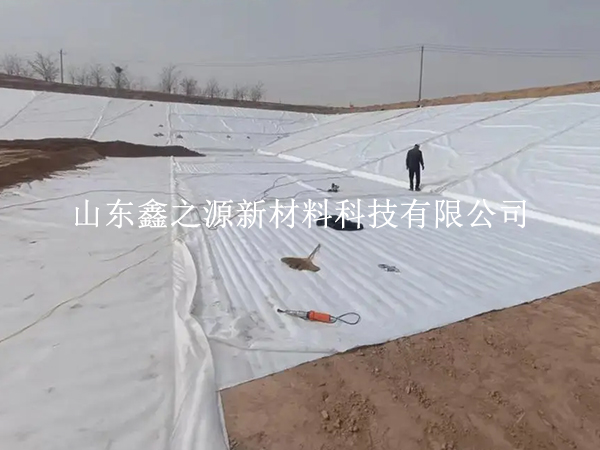 防滲復(fù)合土工膜運(yùn)輸注意事項(xiàng)：安全高效，細(xì)節(jié)決定成敗