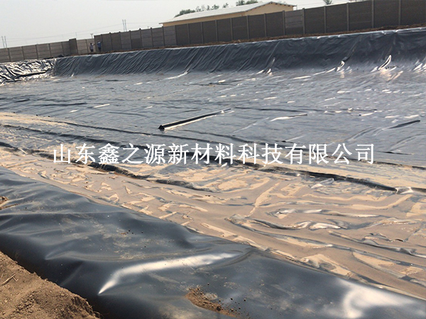 沼氣池建設(shè)：為何選擇黑色HDPE土工膜？
