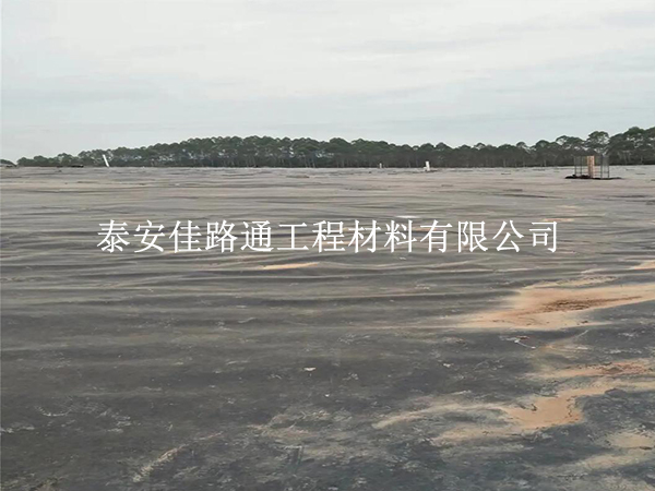 沼氣池黑膜運(yùn)輸“三字訣”：穩(wěn)、護(hù)、查